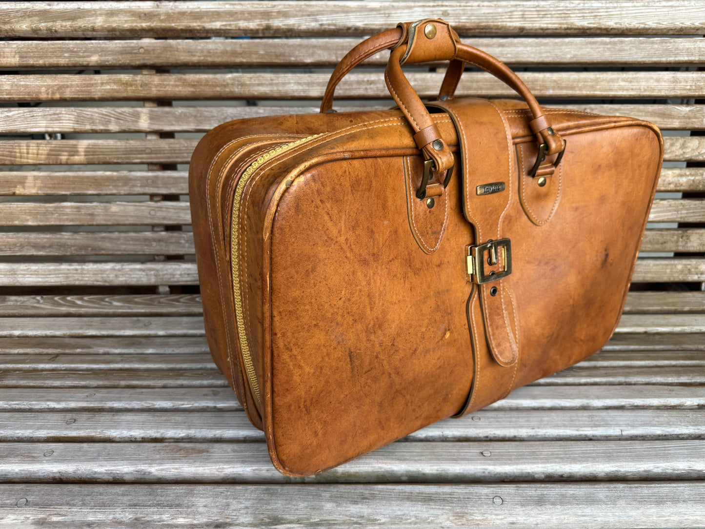 Vintage Invicta Presidio Modena Italian Leather  Carry On Luggage Caramel Patina